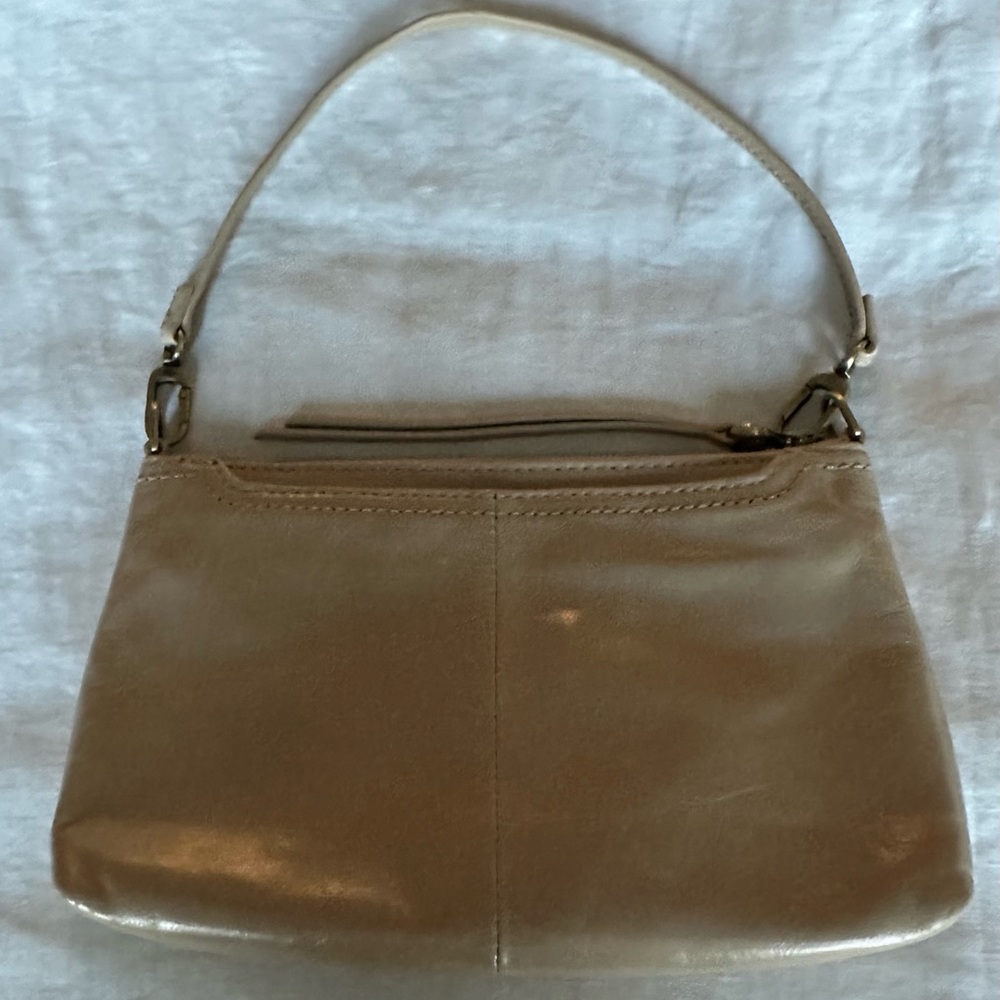 Elegant Tan Leather Handbag